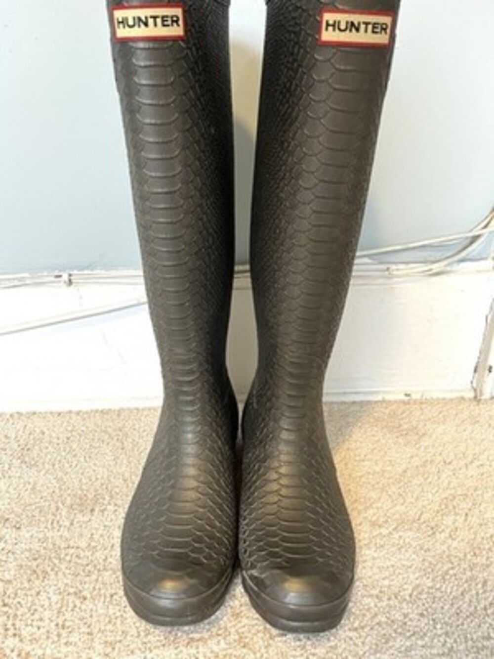 Hunter limited edition RARE  Carnaby Boa Snake Rain Boots Gray Size 7.